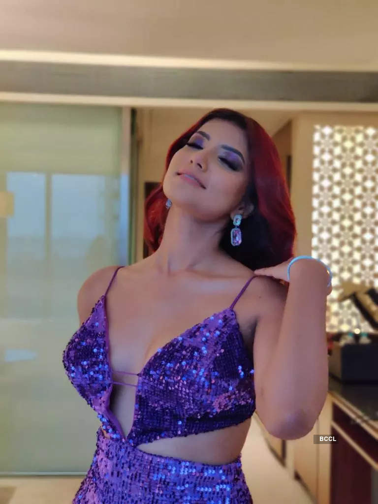 'Purple Girl' Aastha Sharan wows everyone at Filmfare Awards South 2022