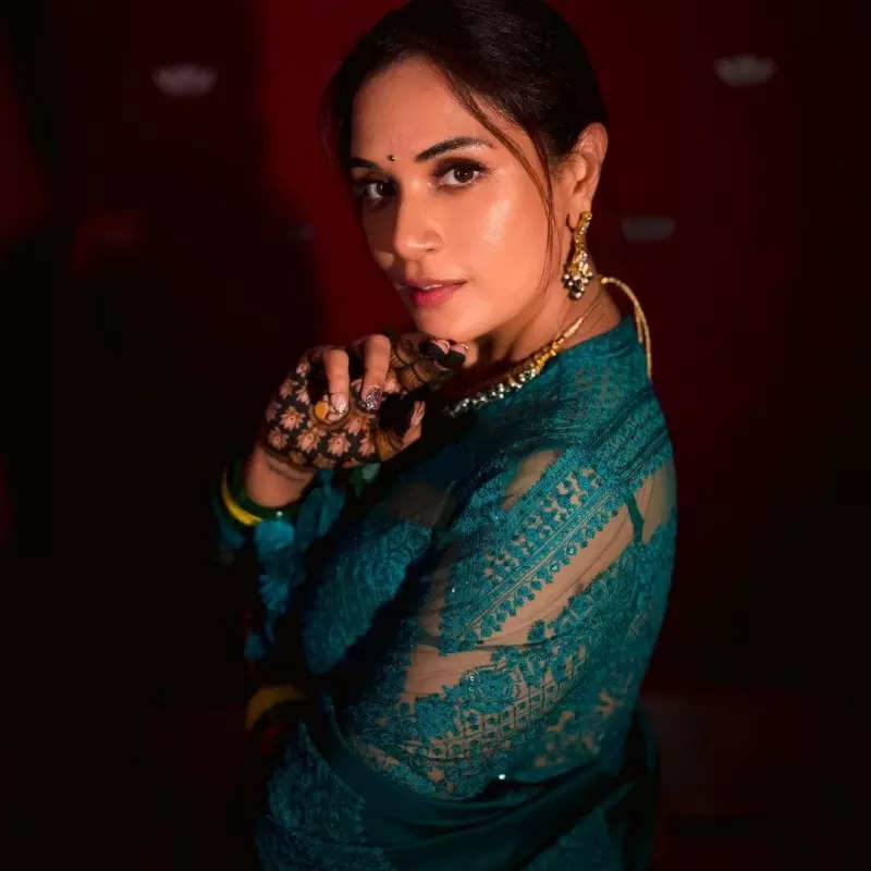 Richa Chadha shares inside pictures from her 'mehendi ki raat' with Ali Fazal and fans can't stop gushing