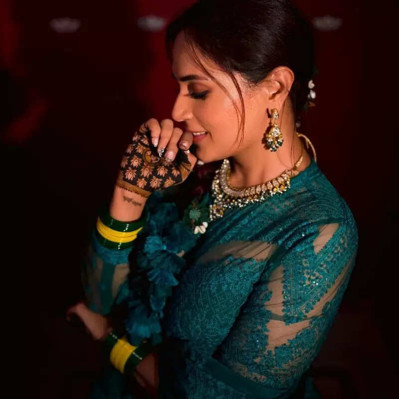 Richa Chadha shares inside pictures from her 'mehendi ki raat' with Ali Fazal and fans can't stop gushing