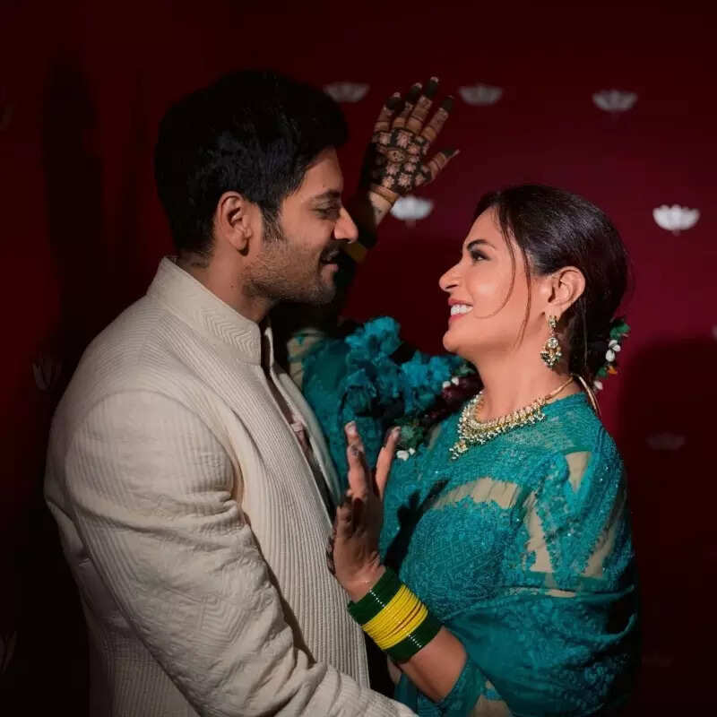 Richa Chadha shares inside pictures from her 'mehendi ki raat' with Ali Fazal and fans can't stop gushing