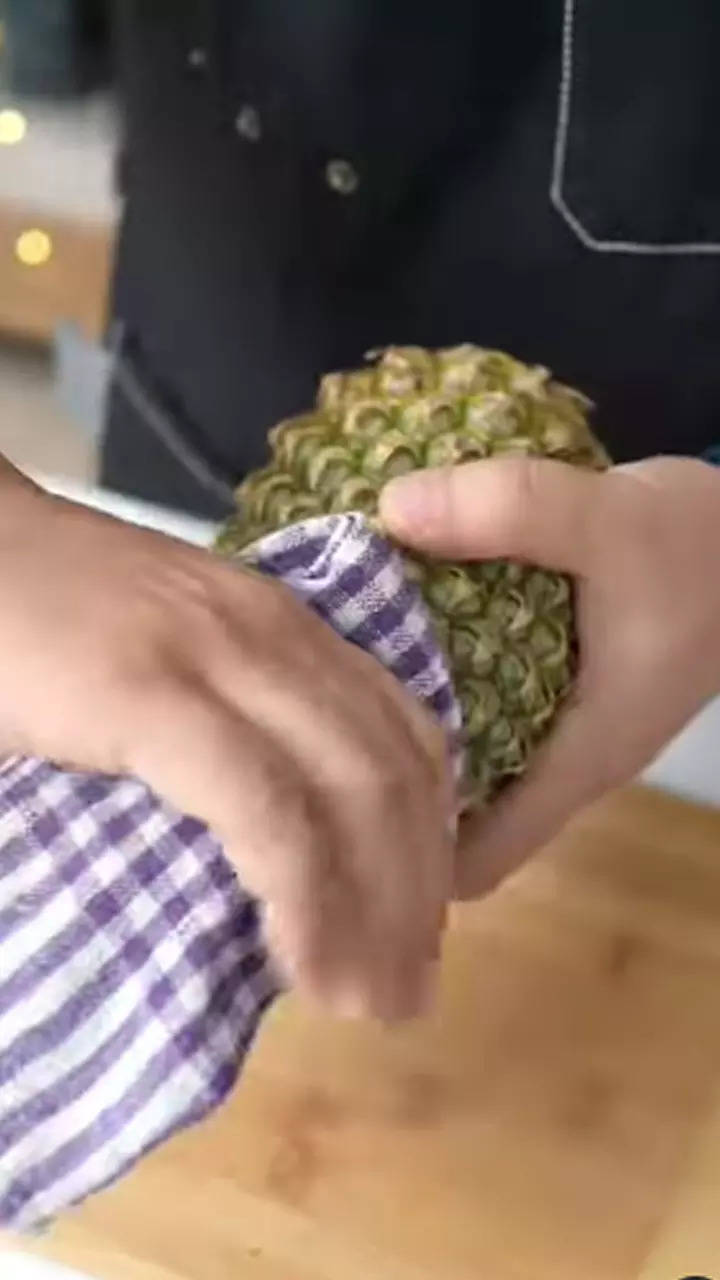 This is the easiest way to cut pineapple at home | Times of India