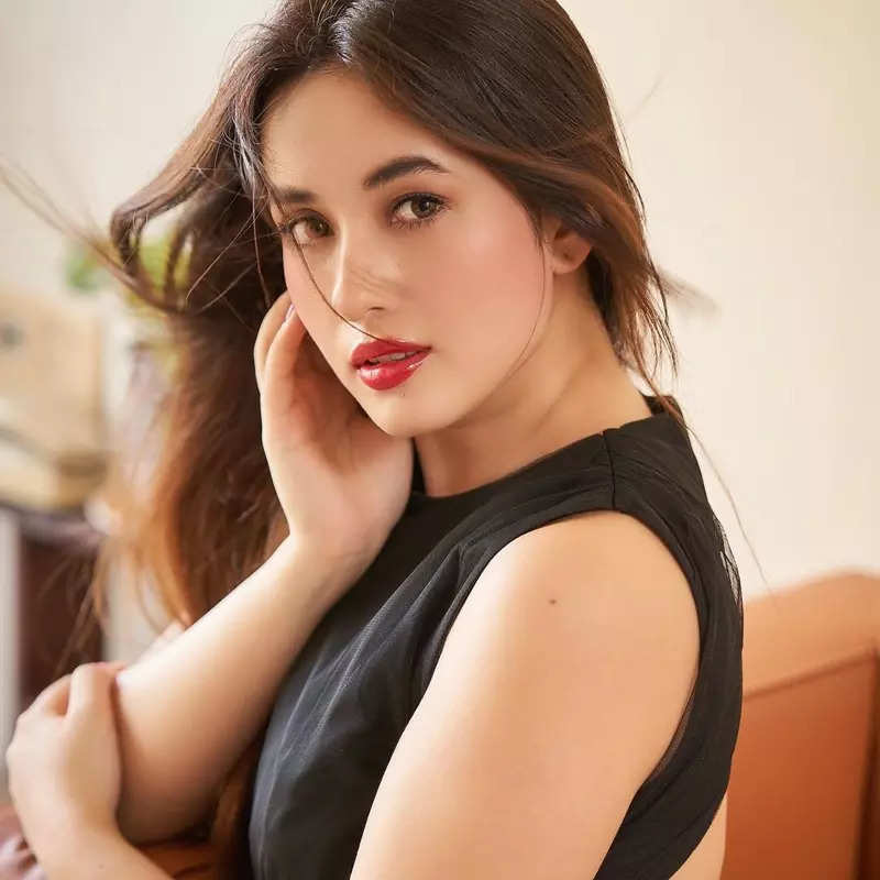 Glamorous pictures of Nepali beauty Aditi Budhathoki are too good to miss!