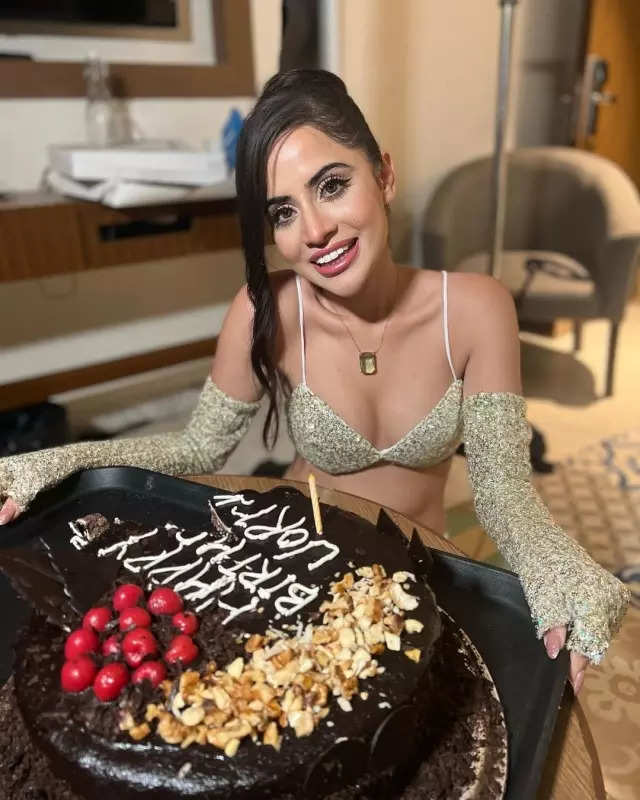 Urfi Javed drops pictures from her birthday, looks sensational in a sequin ensemble