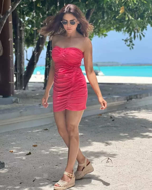 <BR> sets the temperature soaring with these pictures!