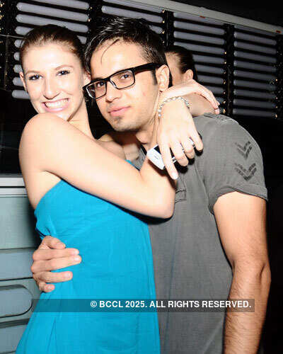 Strike A Pose Night @ Hype