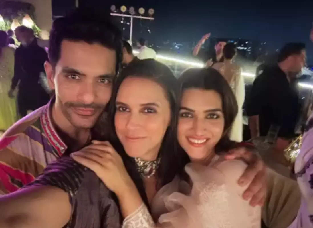 Fun-filled pictures from Kriti Sanon’s starry Diwali party with Varun Dhawan, Ananya Panday, Kartik Aaryan and others