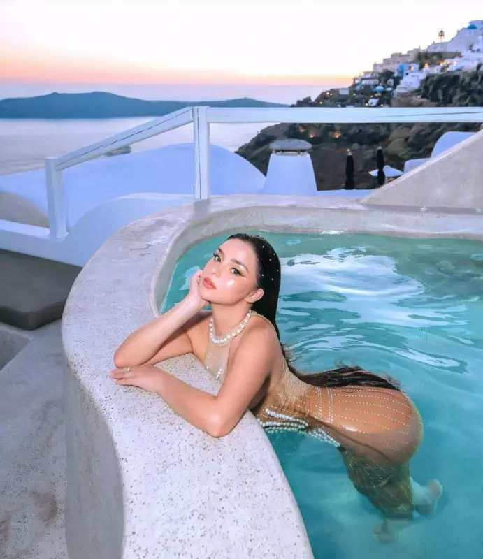 Mesmerising pictures of Instagram sensation Demi Rose as an Egyptian Queen