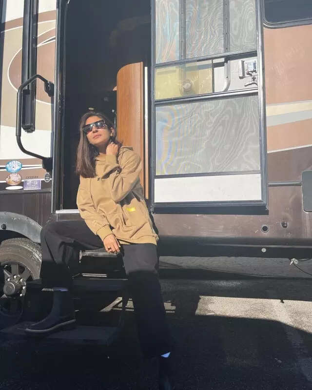 Anushka Sharma leaves fans smitten in a lime green saree, see pictures