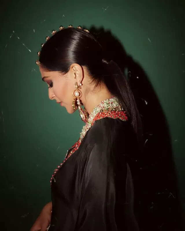 Sonam Kapoor celebrates first Diwali with her son Vayu and the pictures are too adorable to miss