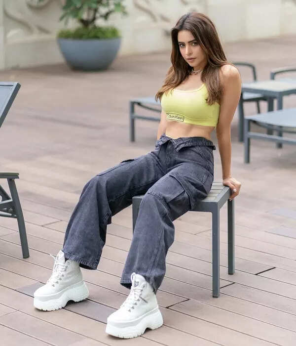 <BR> sets the temperature soaring with these pictures!