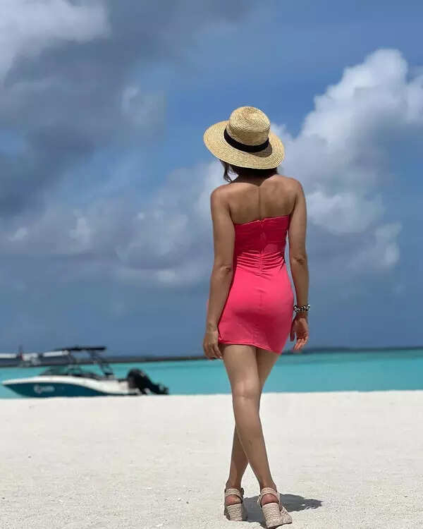 <BR> sets the temperature soaring with these pictures!