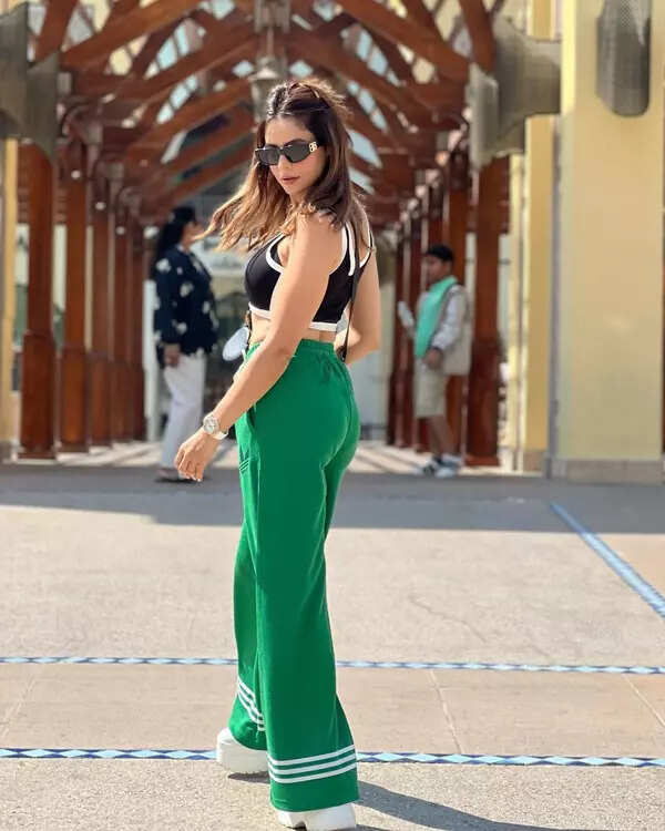 <BR> sets the temperature soaring with these pictures!