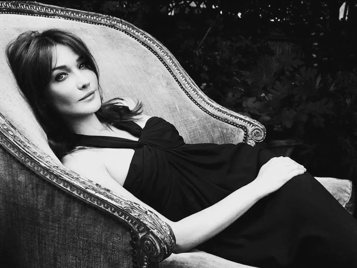 Carla Bruni, who was once floored by the Taj Mahal's outstanding beauty a decade ago, still owns her glamorous profession