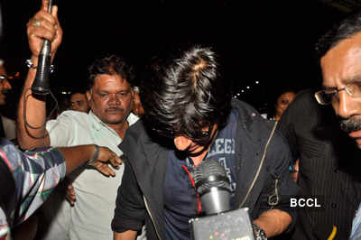 SRK spotted at international airport