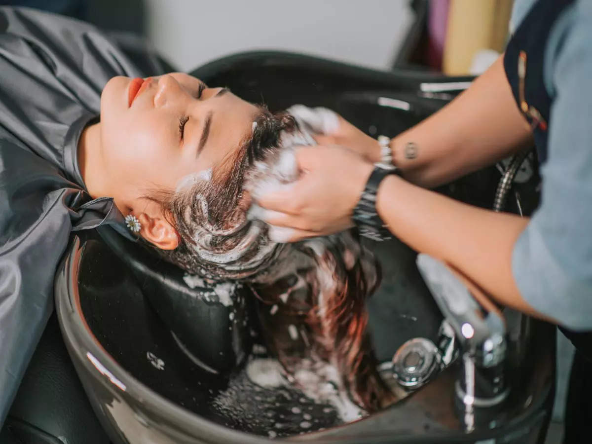 Beauty Parlor Stroke Syndrome: 50-year old woman develops THESE distressing  symptoms after hair wash | The Times of India