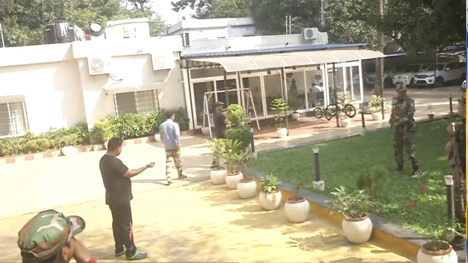 Income Tax officials raid Congress leader Kumar Jaimangal's residence ...