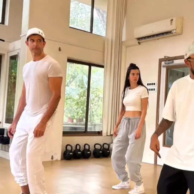 From chilling in the sun to enjoying food on a picnic, here&rsquo;s how Hrithik Roshan made his ladylove Saba Azad&rsquo;s birthday special