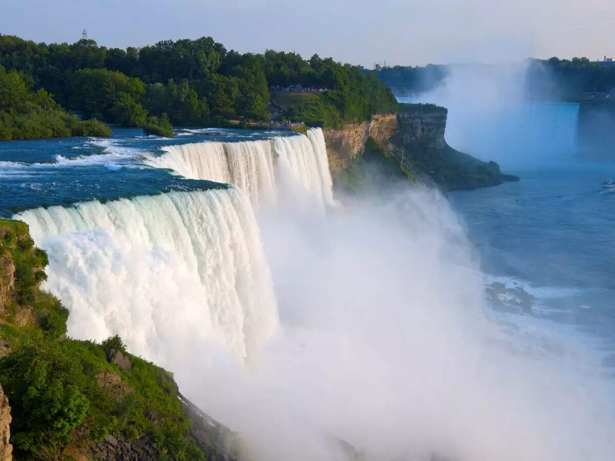 Century old tunnel under Niagara Falls opens for public Century old tunnel under Niagara Falls opens for public