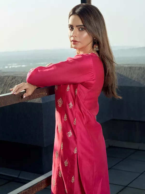 <BR> sets the temperature soaring with these pictures!