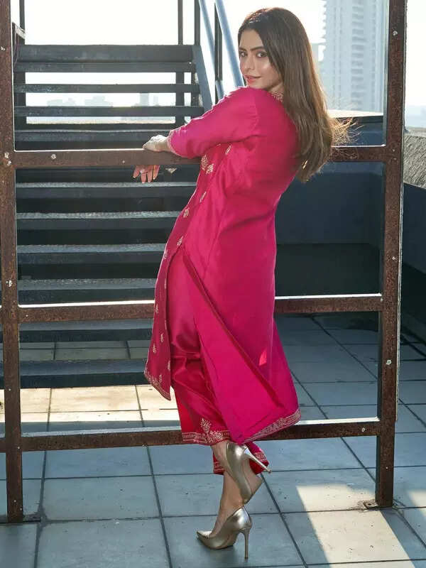 <BR> sets the temperature soaring with these pictures!