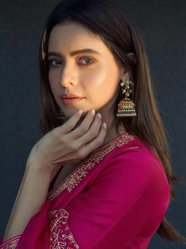 <BR> sets the temperature soaring with these pictures!