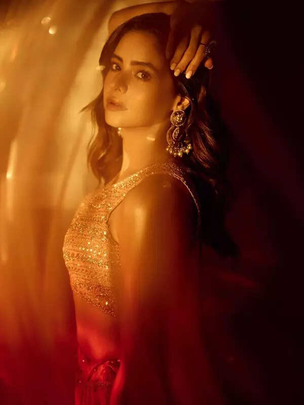 <BR> sets the temperature soaring with these pictures!