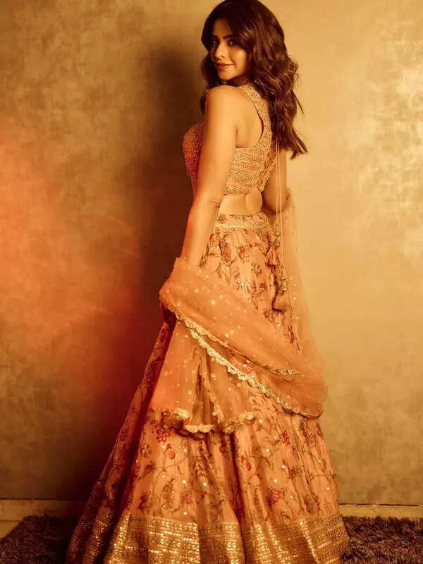 <BR> sets the temperature soaring with these pictures!