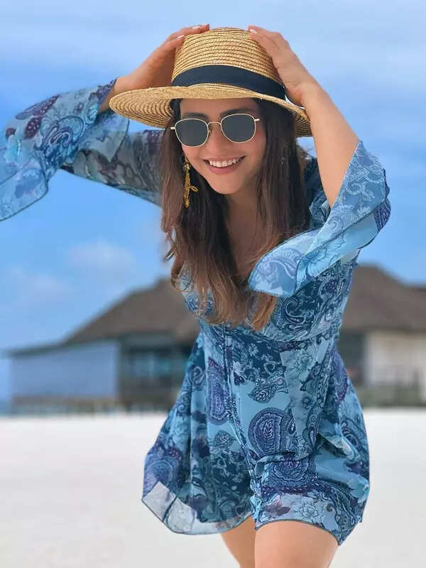 <BR> sets the temperature soaring with these pictures!