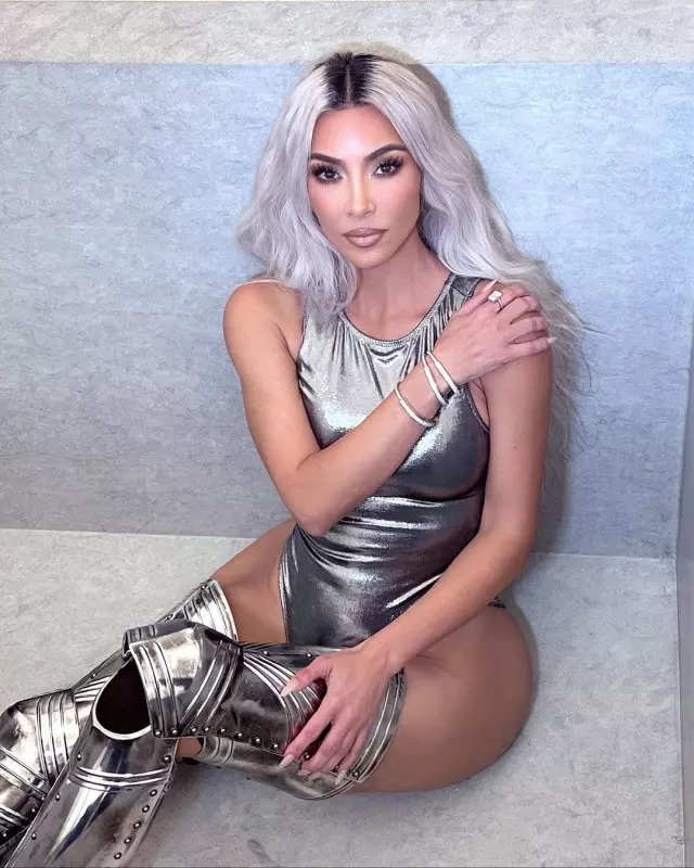 Kim Kardashian captivates fans with her alluring pictures