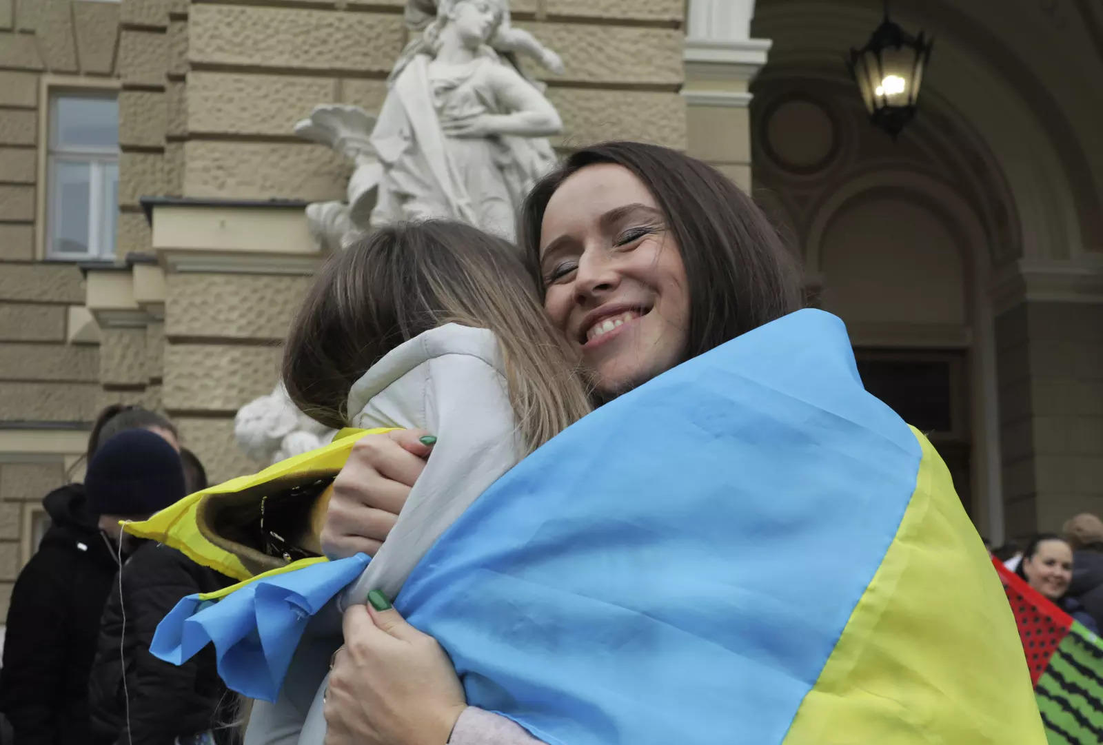 From tears, smiles to hugs; Ukrainians celebrate the recapture of Kherson from Russia 