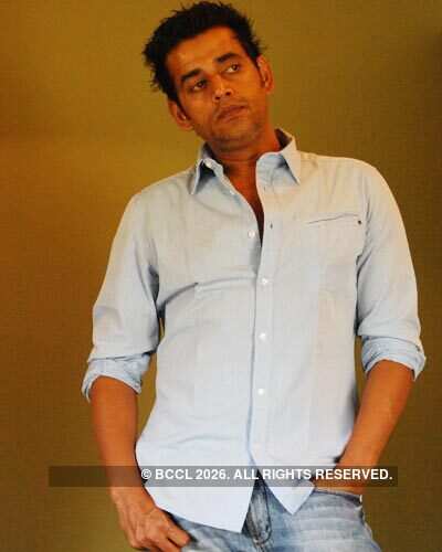 Ravi to sue producer over nude pics!