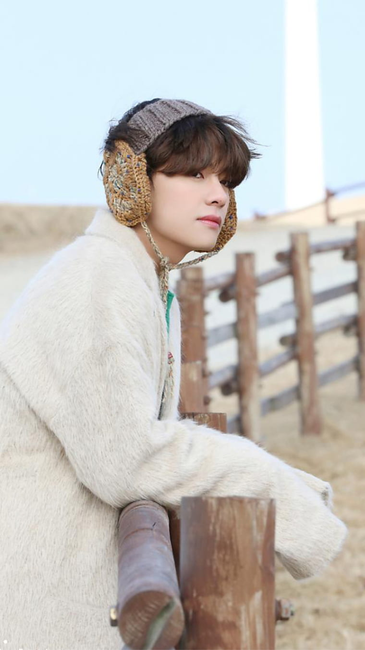 BTS V fashion style, How to dress like BTS V in winter