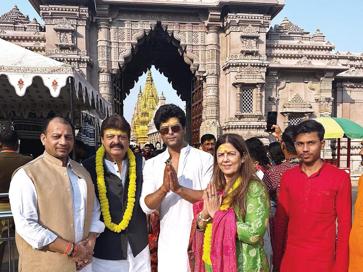 Kushal Tandon in Banaras with his parents