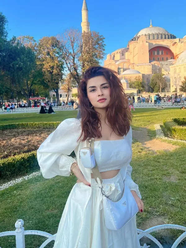 Avneet Kaur sets internet ablaze with her stunning pictures from Turkey vacation