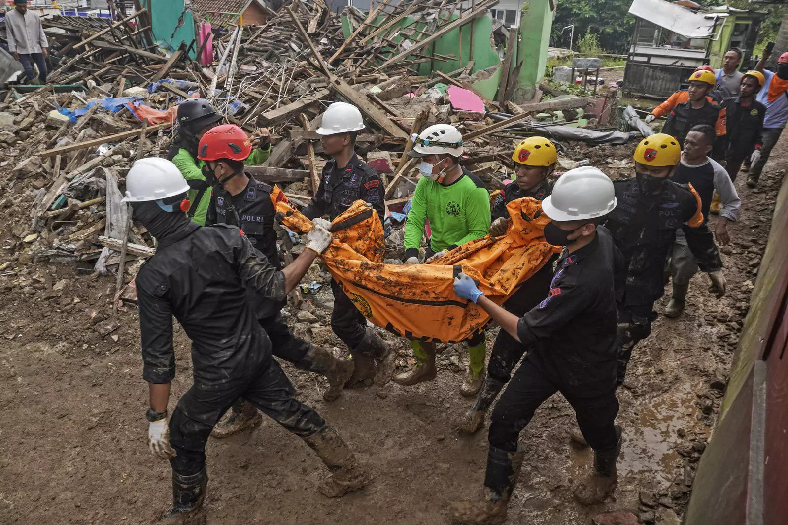 Earthquake: Heavy rain, landslides disrupt rescue operation in Indonesia 