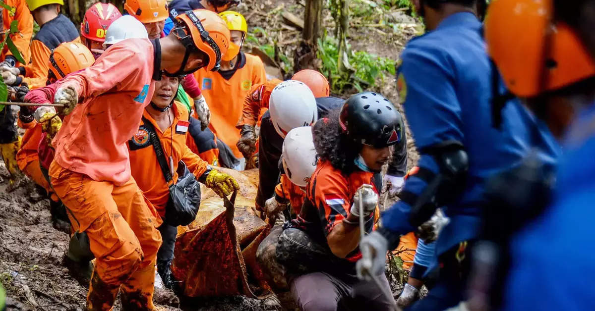 Earthquake: Heavy rain, landslides disrupt rescue operation in Indonesia 