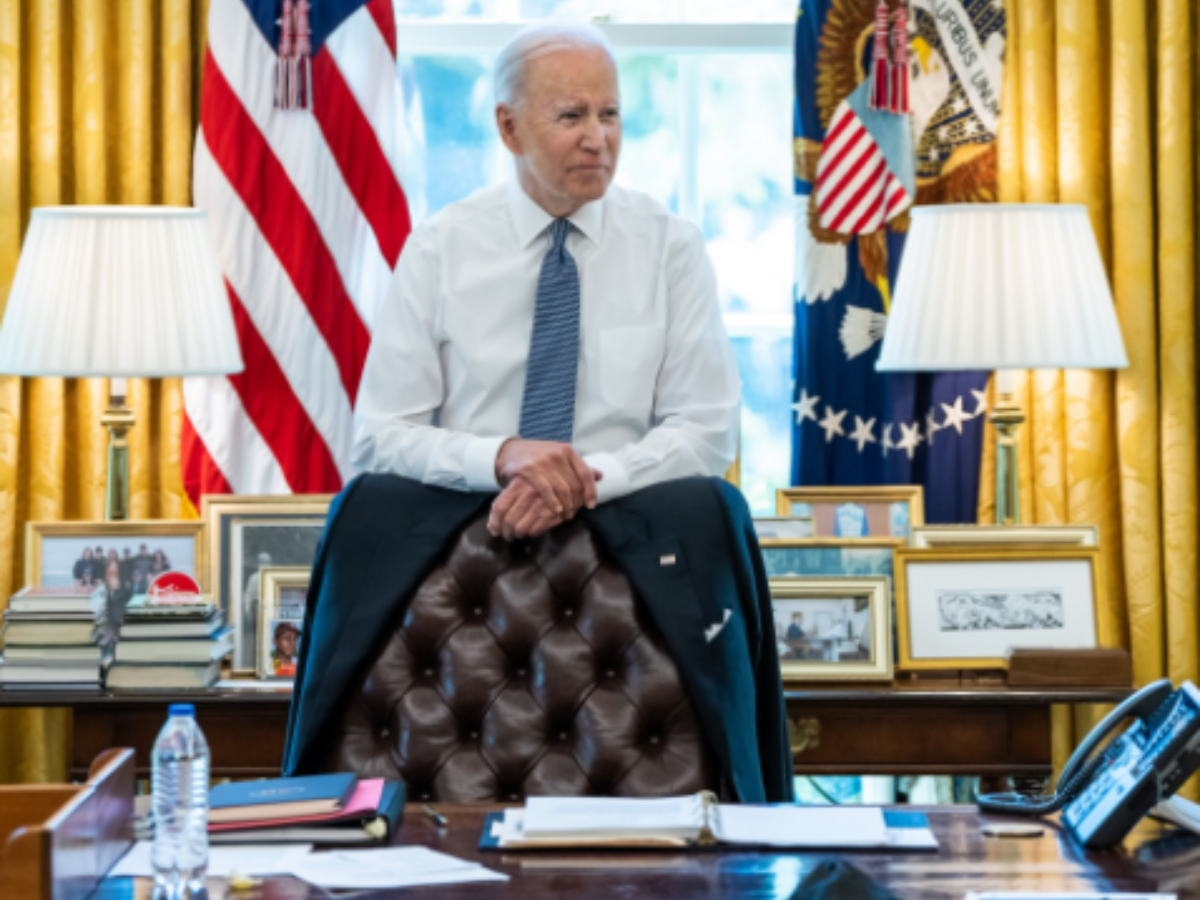 joe-biden-s-accidental-optical-illusion-leaves-twitterverse-in-splits