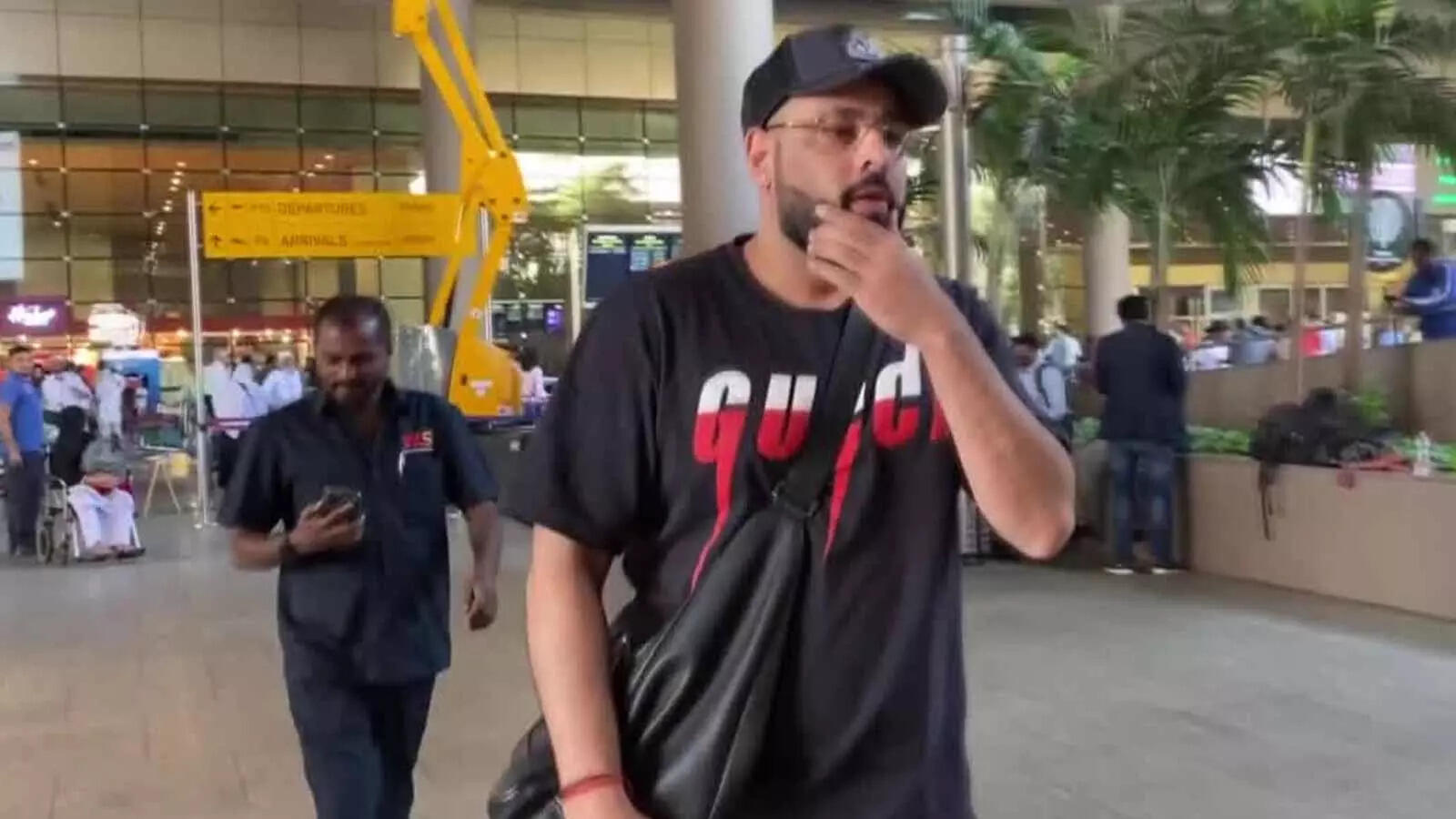 badshah: Rapper Badshah gets spotted in a black t-shirt and matching ...
