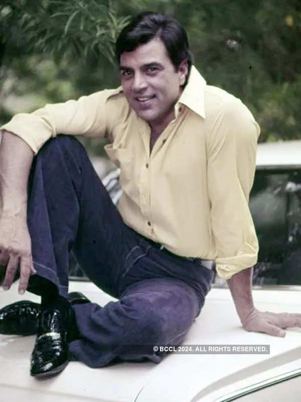 #ETimesTrendsetters: A look at Bollywood's 'He-Man' Dharmendra's finest fashion moments