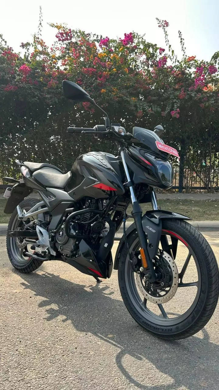 Bajaj pulsar 150 discount showroom near me