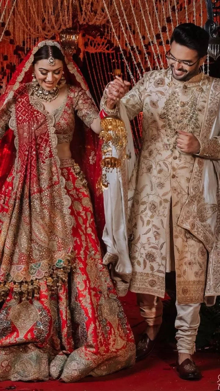 Hansika Motwani's Bridal Look in Pics: Red Lehenga, Golden