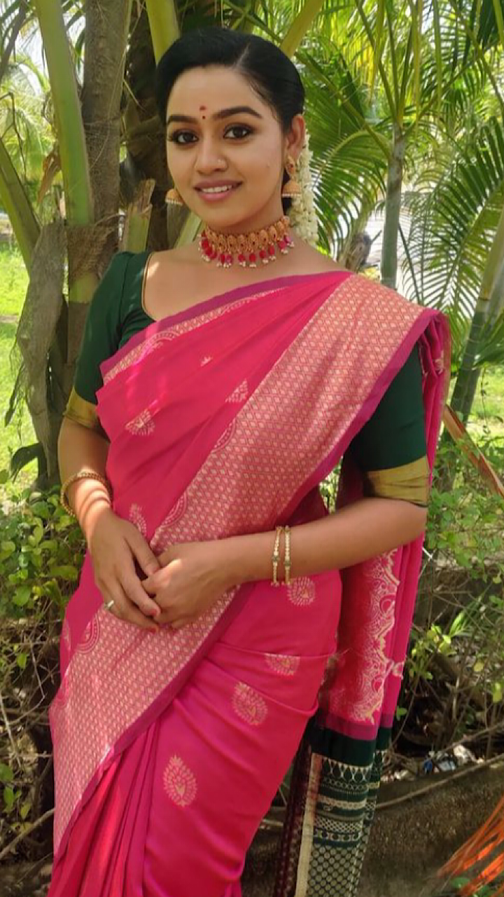 Pics: TV actress Gayathri Yuvraaj wows in saree | Times of India