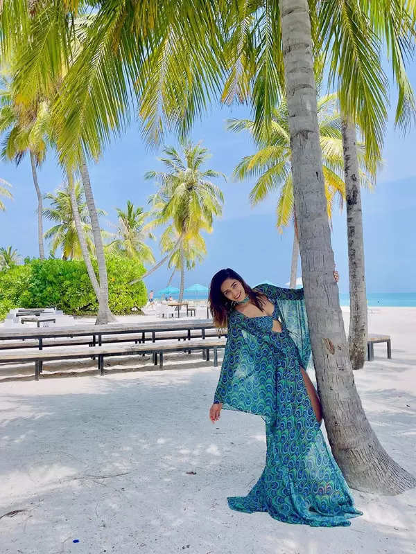 Erica Fernandes raises temperatures in monokini and beach shrug as she holidays in Dubai