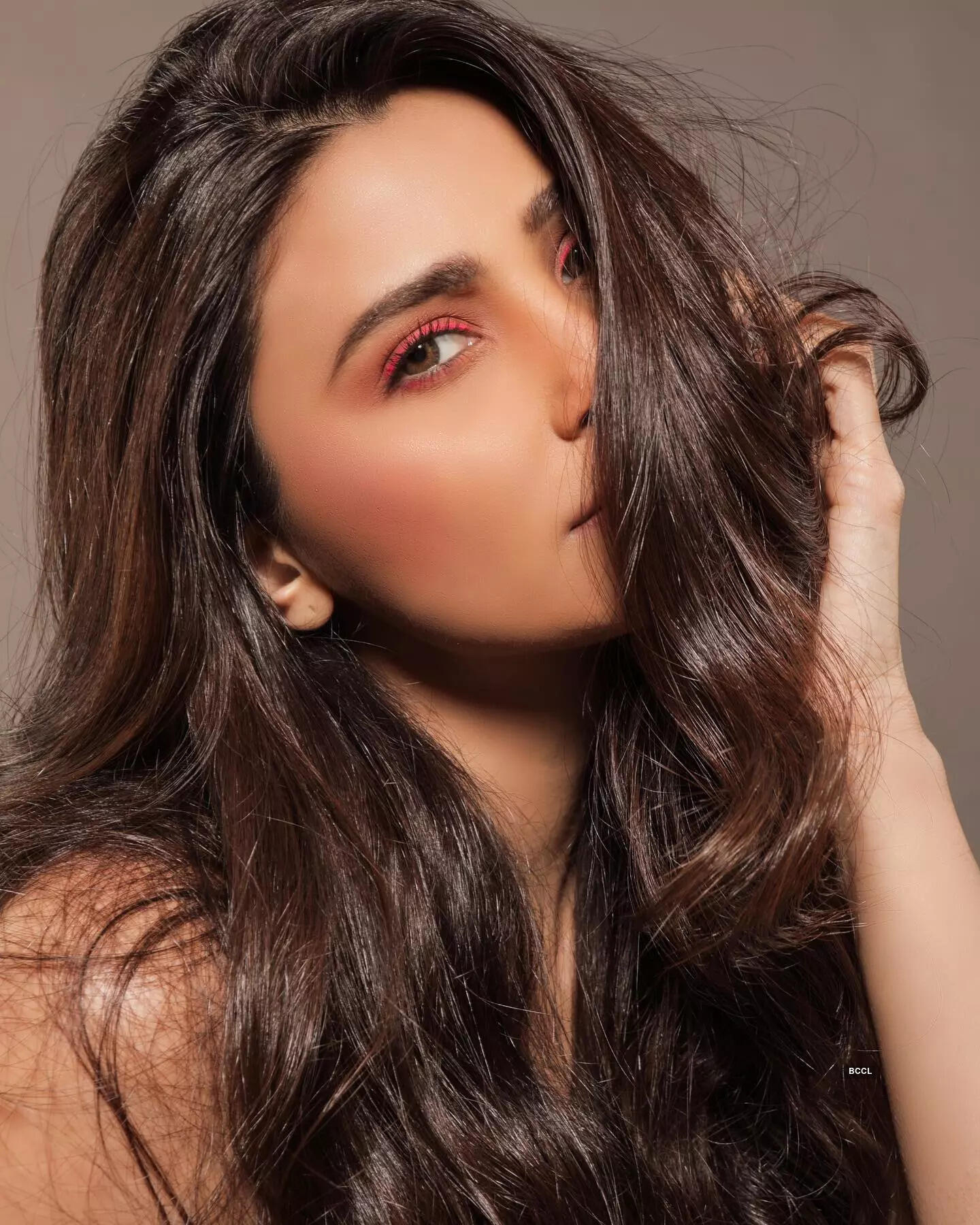 Daisy Shah is teasing with her new bewitching pictures