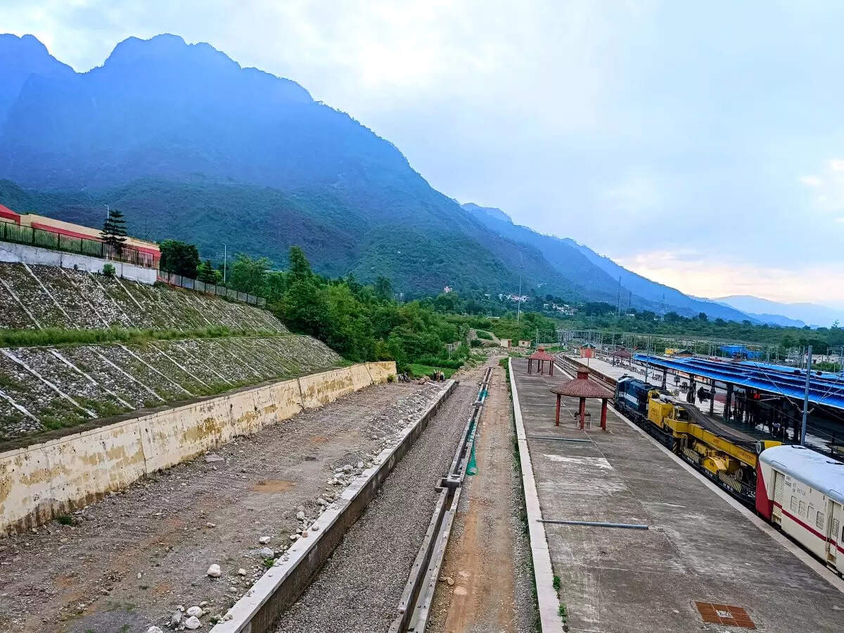 Kashmir to get connected to the rest of the country via trains by next year Kashmir to get connected to the rest of the country via trains by next year