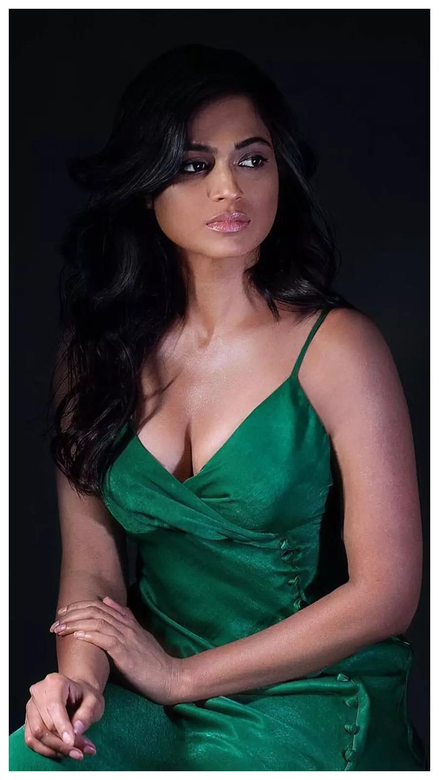 Ramya Pandian looks stunning in these pics | Times of India