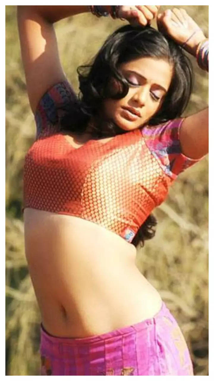 10 Yester Pics of Priyamani Showing Her Grace And Glamour | Times of India