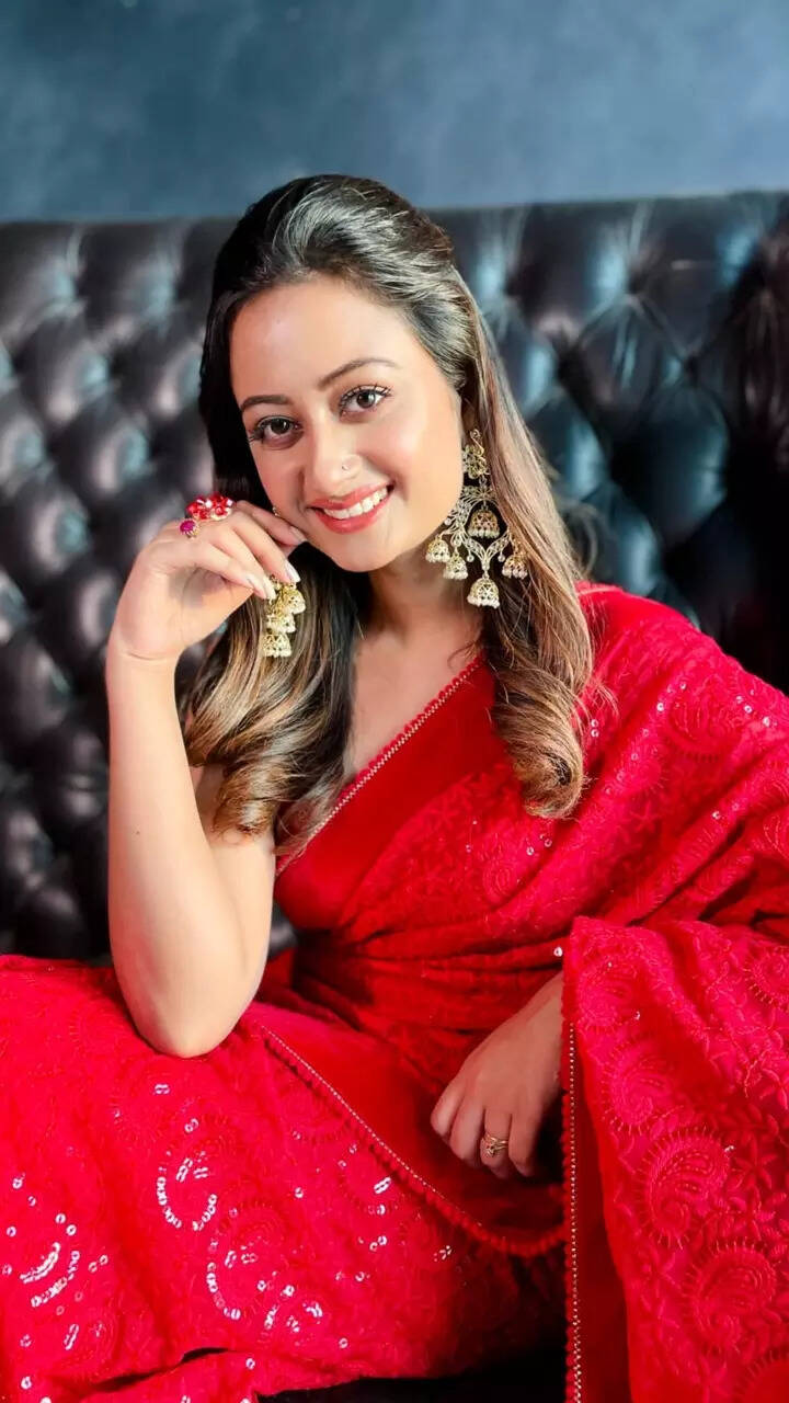 Times when Bengali beauty Tonni Laha Roy dazzled in red | Times of India