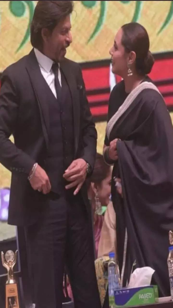 Deepika cosplays as LV bag, SRK calls Rooney 'Pathaan', Nora Fatehi's  dance: Bollywood at FIFA final