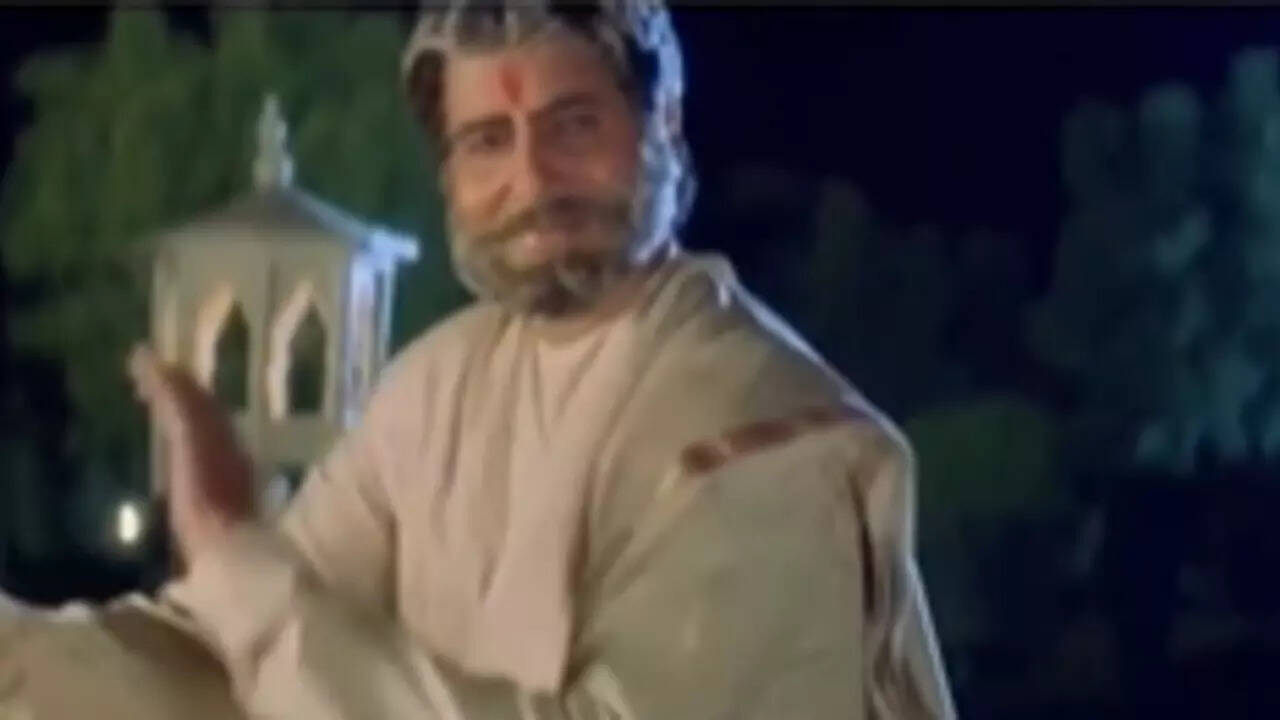 Watch: Mera dil ye pukare aaja now has a Sooryanvansham version